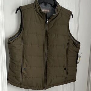 NWT! Victory Outfitters Olive Green Vest. Large